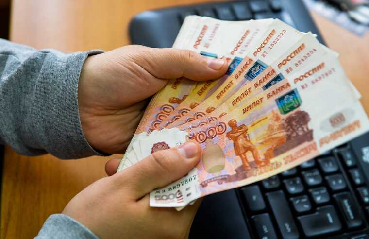 Мошенники обманули уборщицу Кремля на миллионы рублей под предлогом спасения от предательства