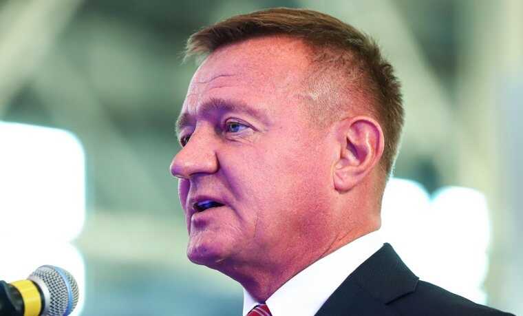 Министр на выход: Роман Старовойт превращается из строителя фортификаций в фигуранта уголовного дела